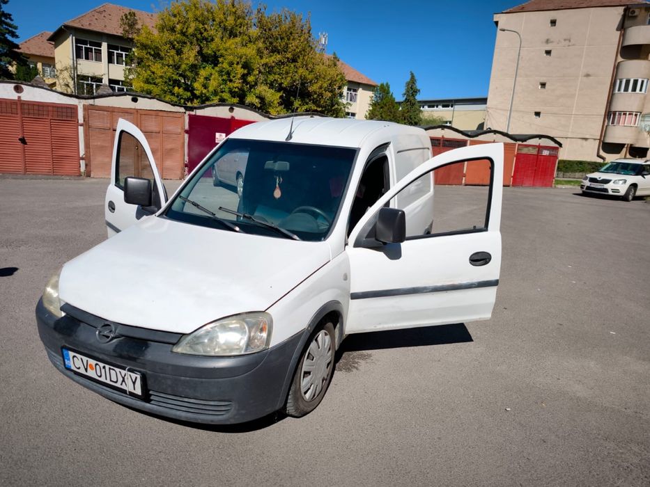 Opel Combo 1.7 Diesel – autoutilitară practică, fiabilă