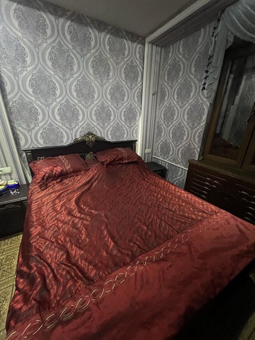 Spalniy mebel shkaf va divan yaxshi holatda