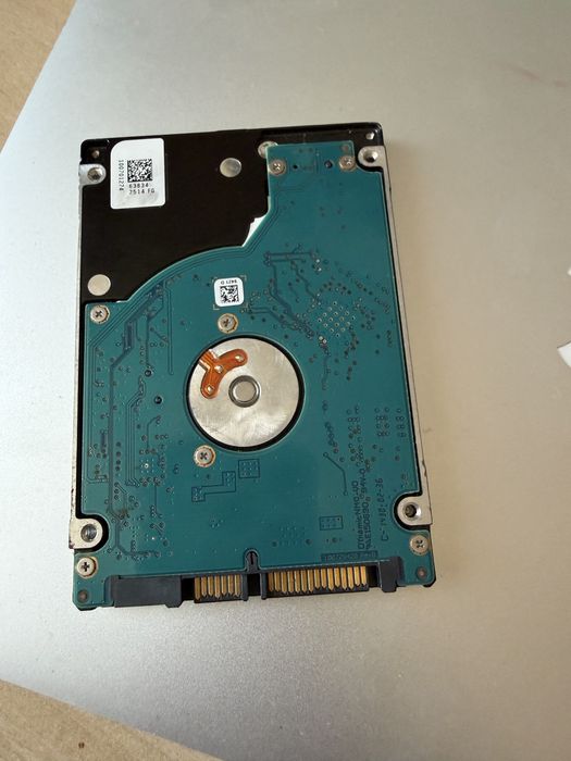 HDD Seagate de 500 GB, 2,5”, modelul ST500VT000.