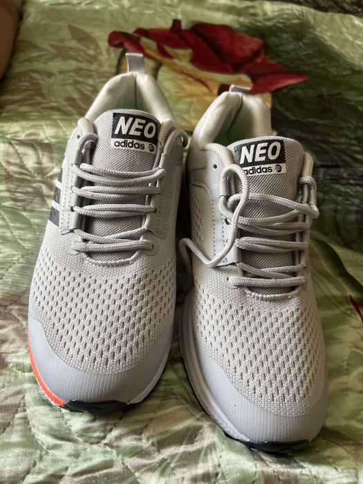 Продаются мужские кроссовки , новые adidas . Привезли с Америки.