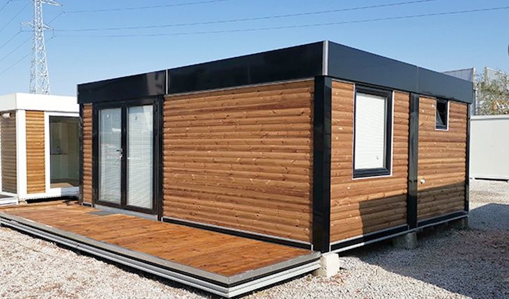 Containere modulare pe structură metalică rezistentă și invelite cu panou sandwich termoizolant,
