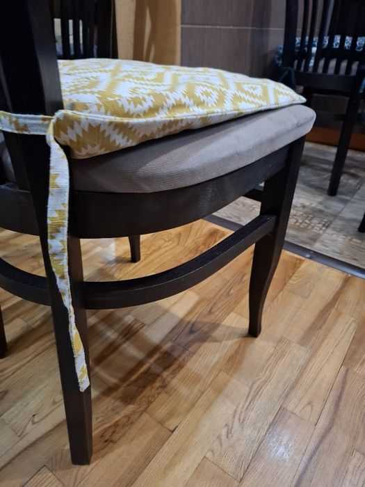 Трапезни столове