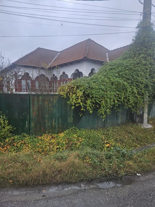 Vând casa în Stalpeni sau schimb cu apartament  în Mioveni sau Pitești