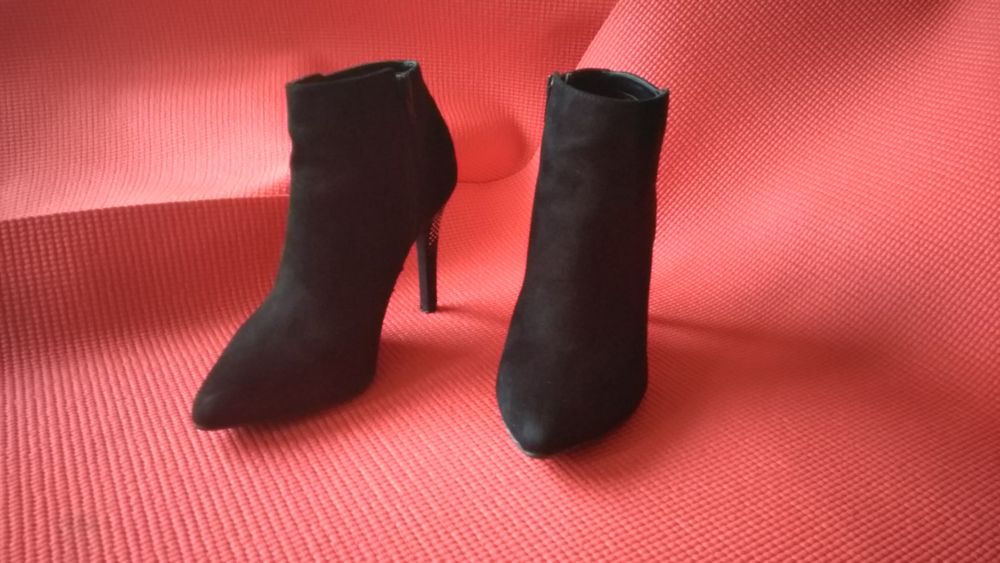 Дамски боти с висок ток и цип