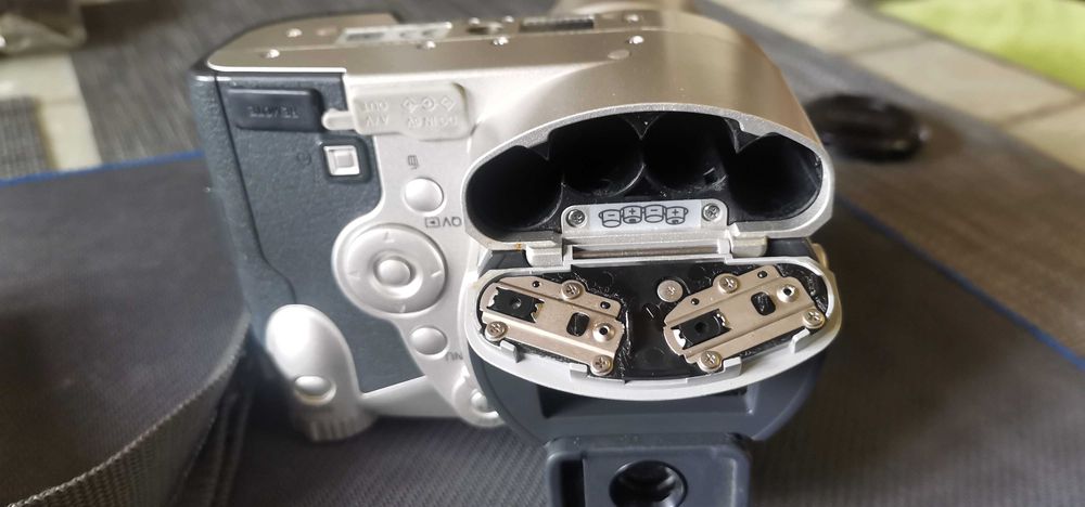 Minolta Konica DiMAGE 7i 5MP Digital Camera + Оригинална чанта