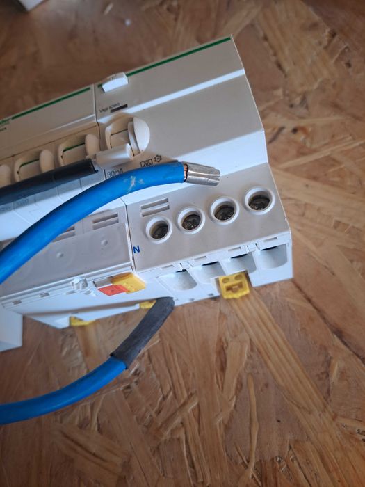 2x RCCB-uri ACTI9 IC60 trifazice, cu mcb-uri detasabile