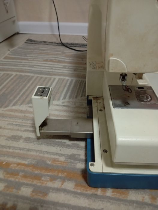 Продам вышивальную машинку