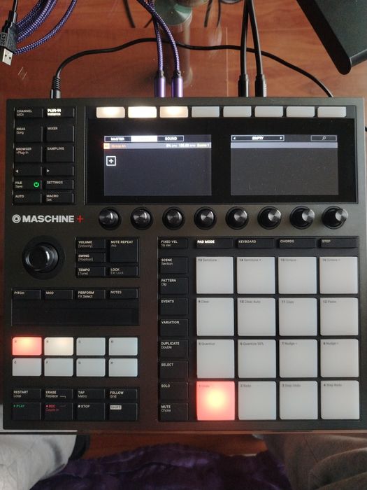 Native instruments Maschine plus