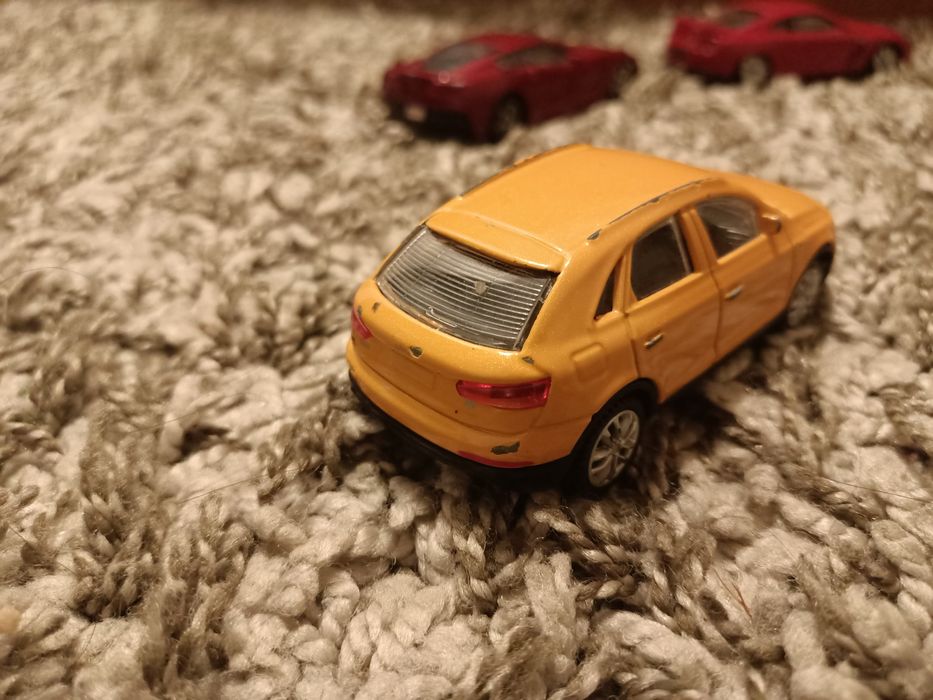 11 mașini de jucarie