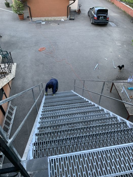 Scara metalica zincata exterior