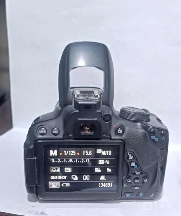 Canon EOS 700d fotoapparat sotiladi