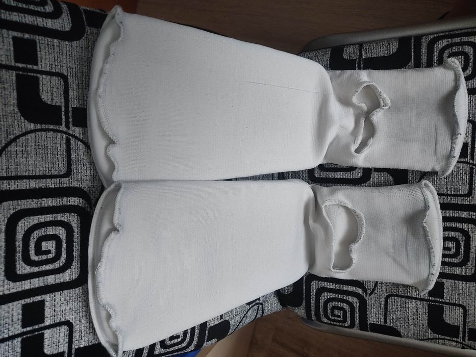 Шлем для карате и щитки на ноги