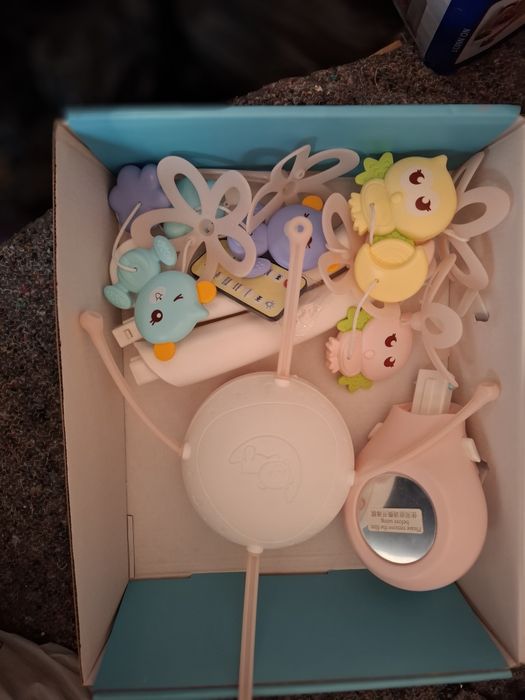 Carusel bebe cu telecomanda