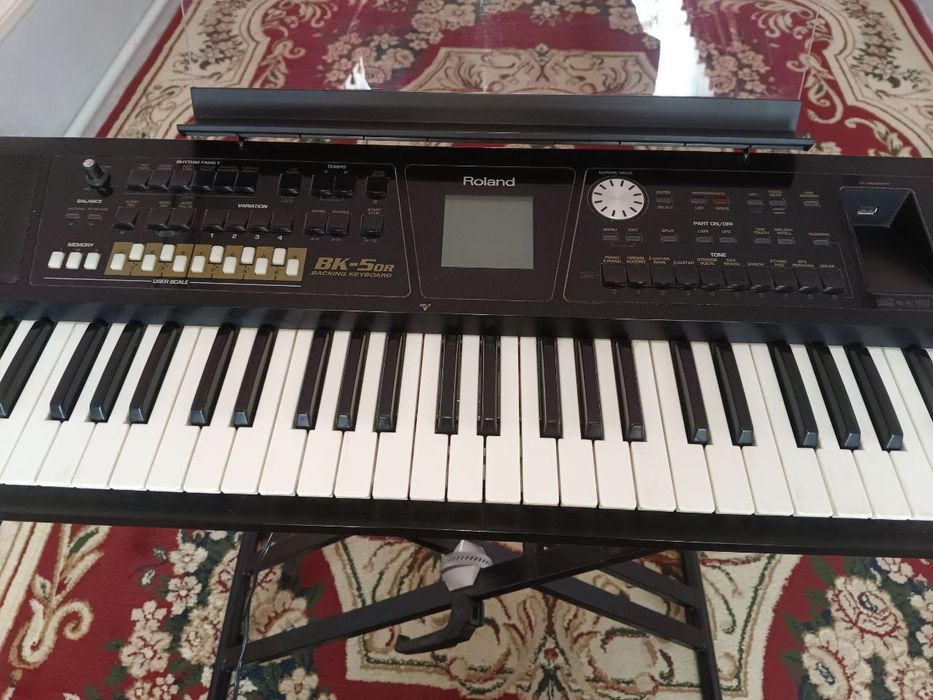 Синтизатор сотилади