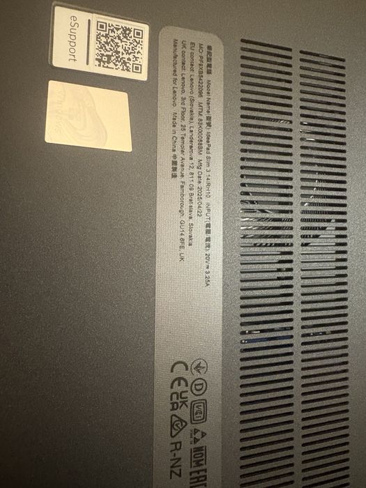 Lenovo лаптопа е в гаранция закупен от Виваком ,Ползван е по малко от година,почти не е ползван леки забележки по корпуса ,работи безупречно!