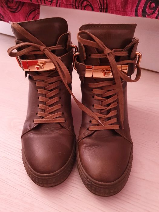 Кецове Carinii, Shoe Aquarium