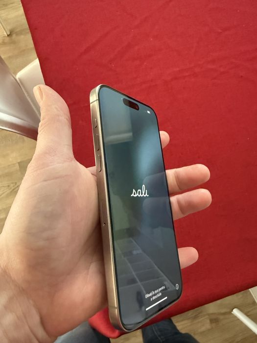 Iphone 15 Pro max  256 GB + 2 huse, stare impecabila