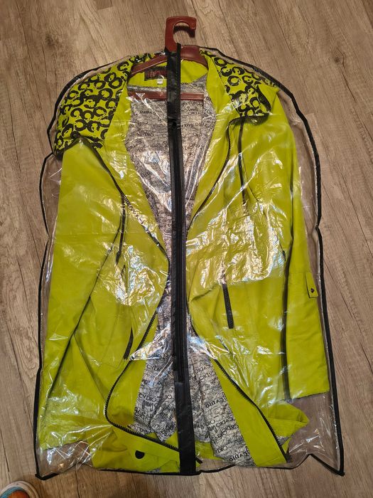 Непромокаеми горни палта.