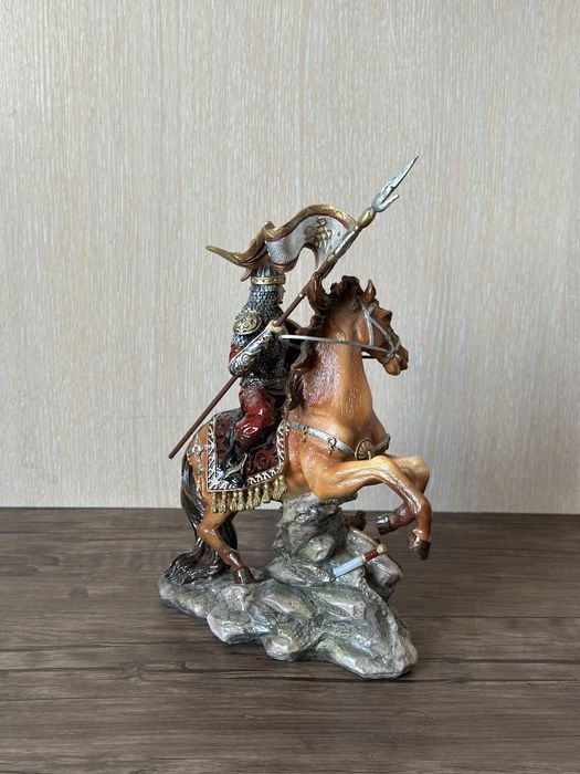 Статуэтка Жеңіс от Empire