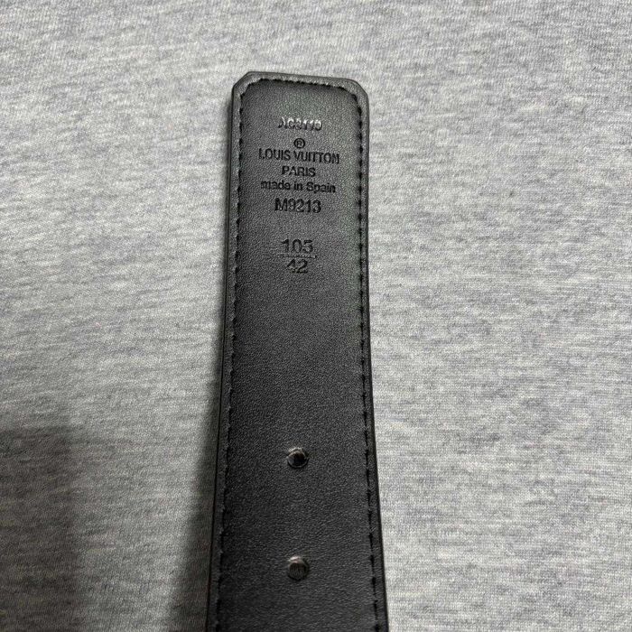 Curea Louis Vuitton Monogram LV Neagră, din Piele Texturată