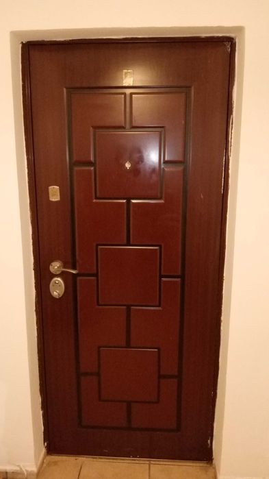 Собственик продава  - тристаен  в  р . Тракия - До  банковия  трезор .