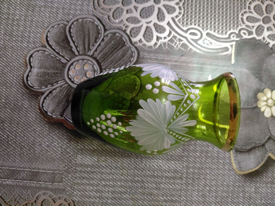 Продаю красивую вазочку.