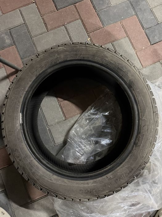 Комплект зимней резины с шипами 225/45/R17