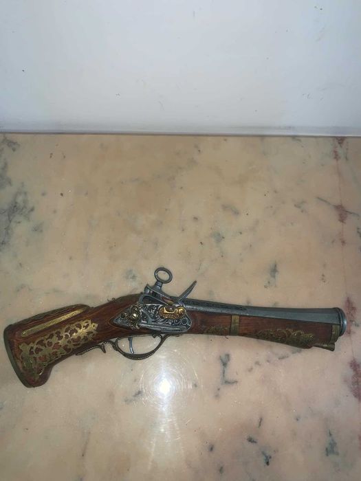 Panoplie pistol decor