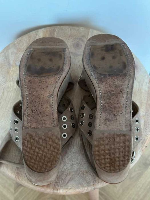 Sandale cu platformă din piele întoarsă Prada