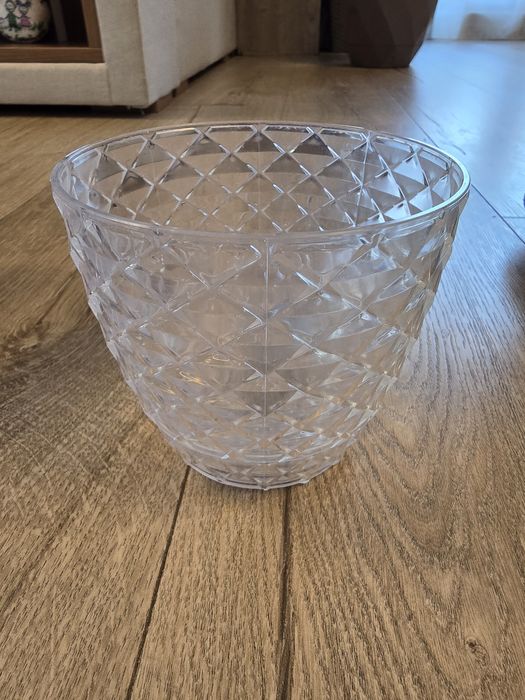 Саксии пластмасови и порцеланови