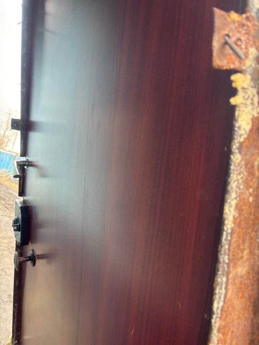 Продам двери входной металлический