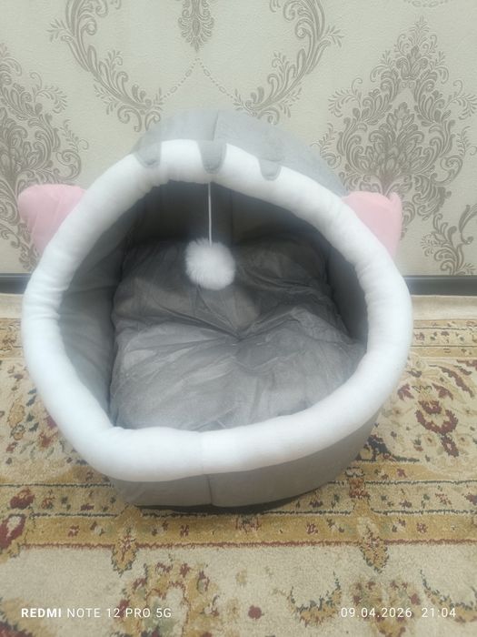 Дом для кошек, с подушкой новый