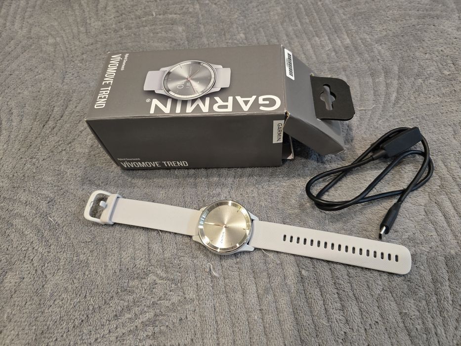 Продам часы Garmin Vivomove Trend