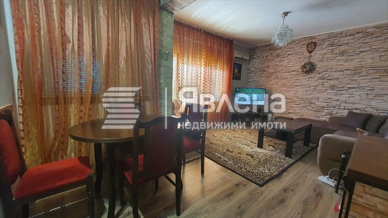 Продава се Тристаен апартамент в Бургас, Възраждане - 94 кв.м за 1437 €/кв.м - Снимка #1
