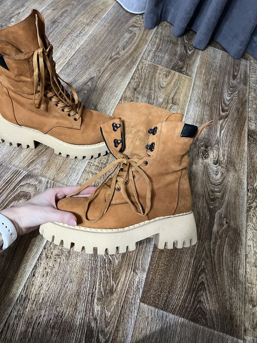 Женские зимние ботинки