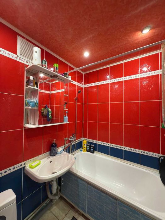 продается 2 ком квартира район 22 школа