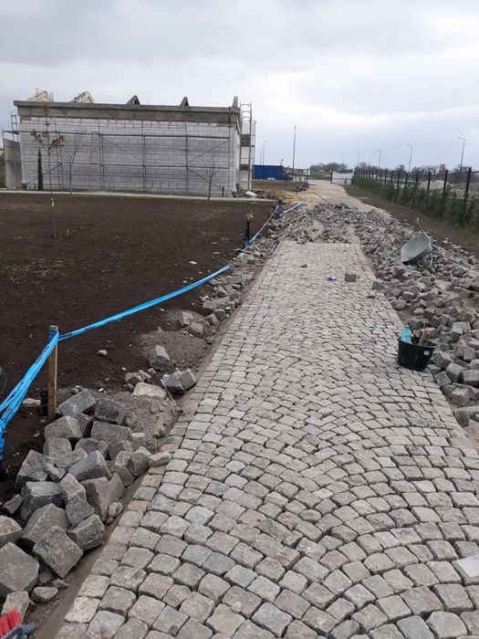 Редене  на гранитни павета, бетонни павета, бордюр, тротоарни плочии .