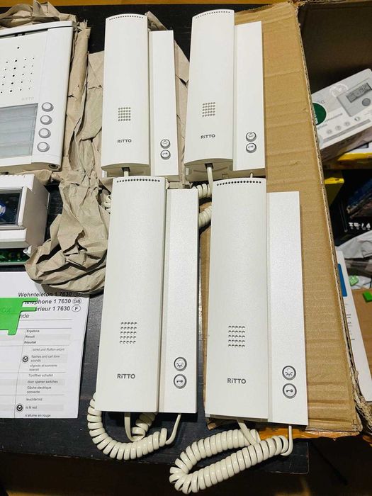 Kit interfon 4 tel Ritto by Schneider Argintiu [Clasa energetică B]