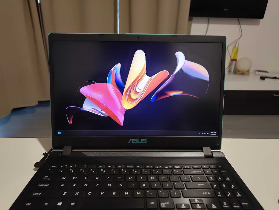 ASUS X560UD, i7 8550U, nVidia 1050 4GB, 8GB RAM, SSD 120GB, Baterie buna