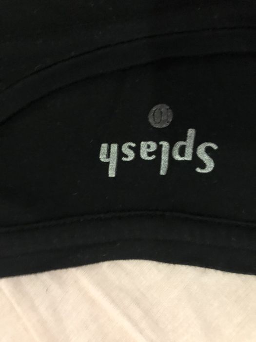 Продаются спорт. костюм и две маечки.