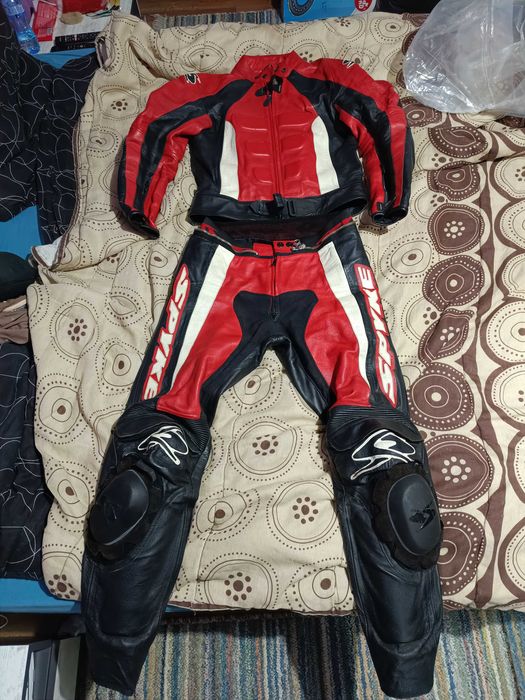 Мото екипировка запазена