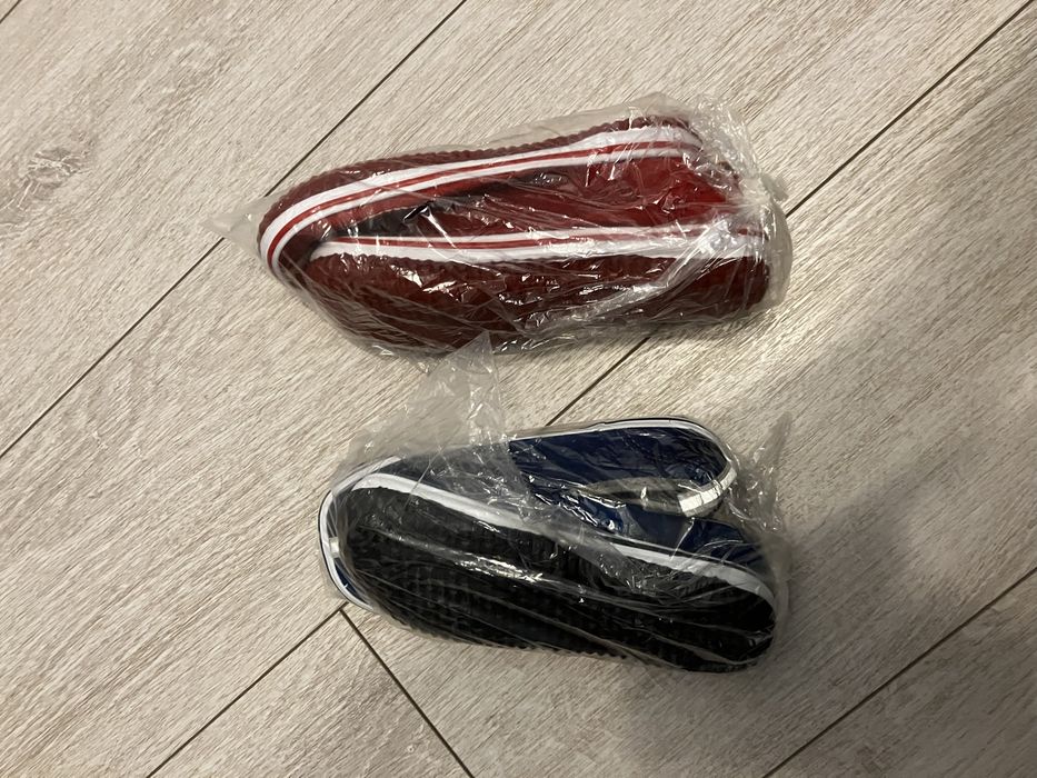 Сини и червени гуменки/кецове/морски обувки