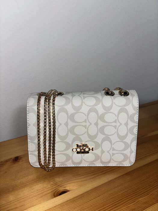 Продавам дамски чанти 1бр/17€-2бр/30€