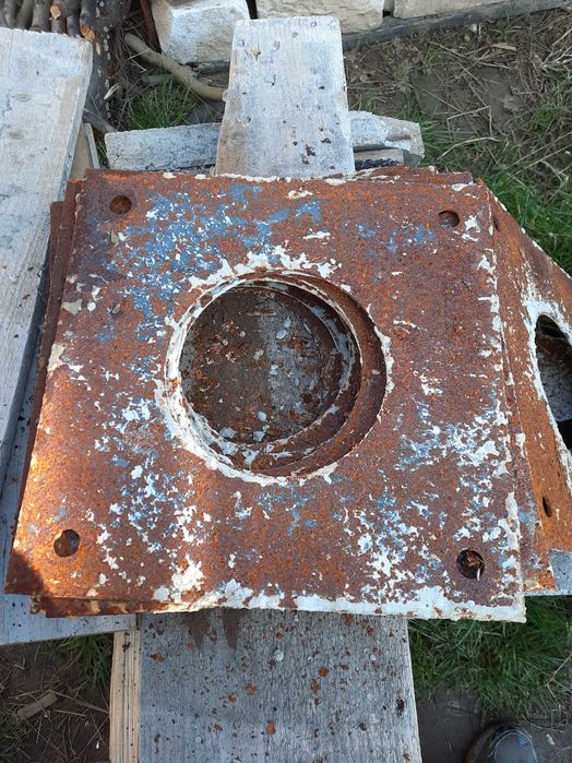 Vind placa metalica pentru cuzineti stilpi hala 10 buc