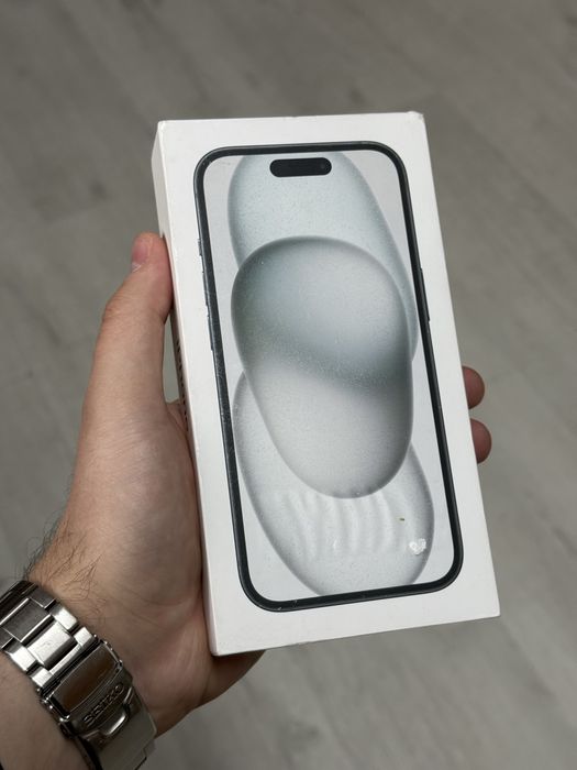 iPhone 15 / 256 GB / 0 Folosiri / Sigilat / Negru / Nou / Liber de retea