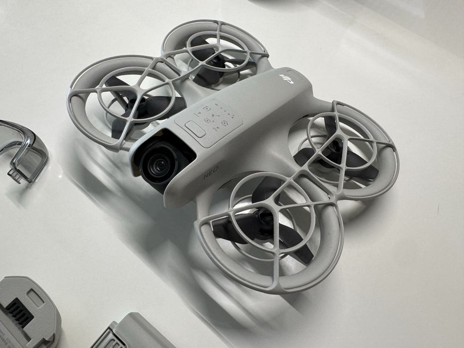 Drona DJI neo + 3 baterii si charging hub