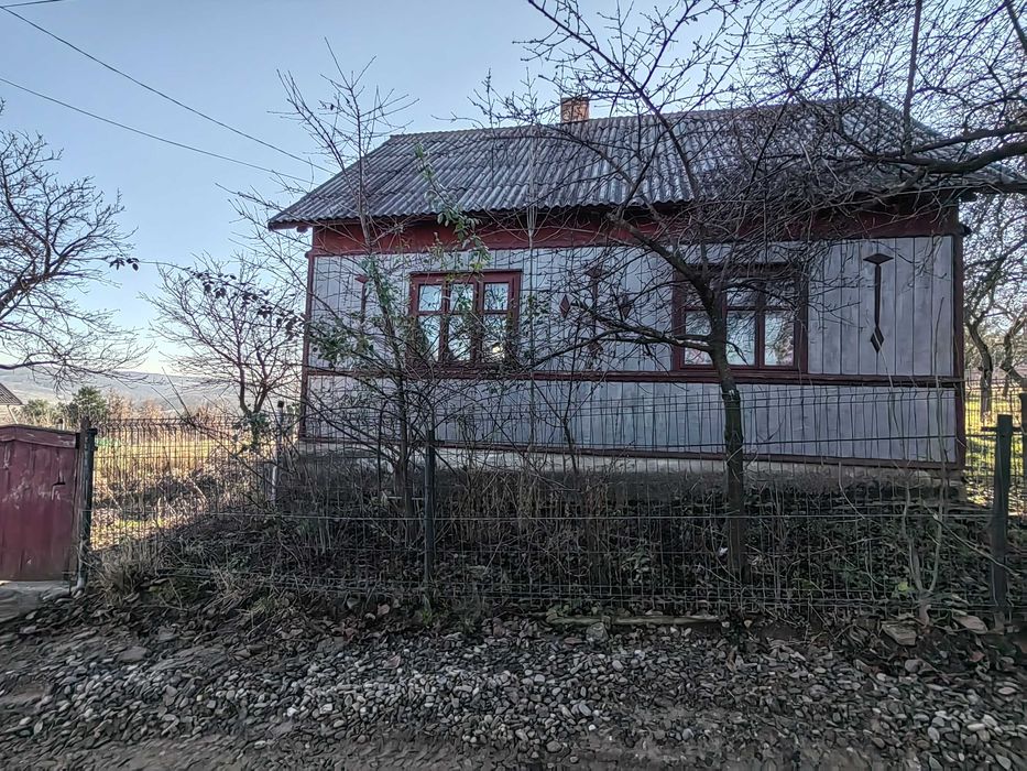 De vânzare: Teren intravilan 40 ari +Casă – Cacica, jud. Suceava