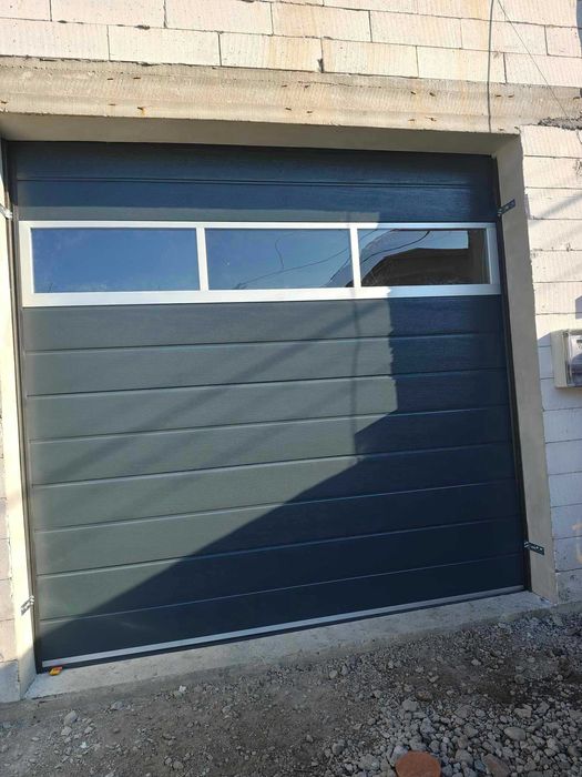 usi de garaj la comanda