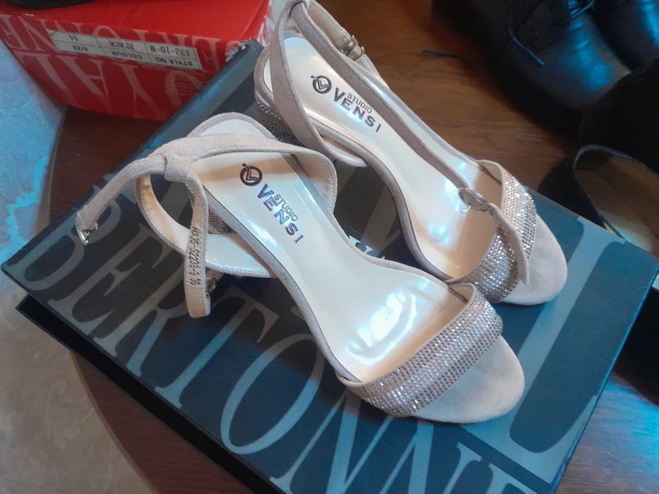 Женские босоножки замша