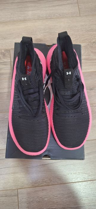 UNDER ARMOUR маратонки